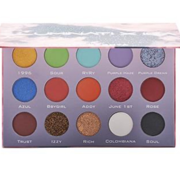 This baby’s got 15 unique shadow shades all in one place. - Picture 4 of 5